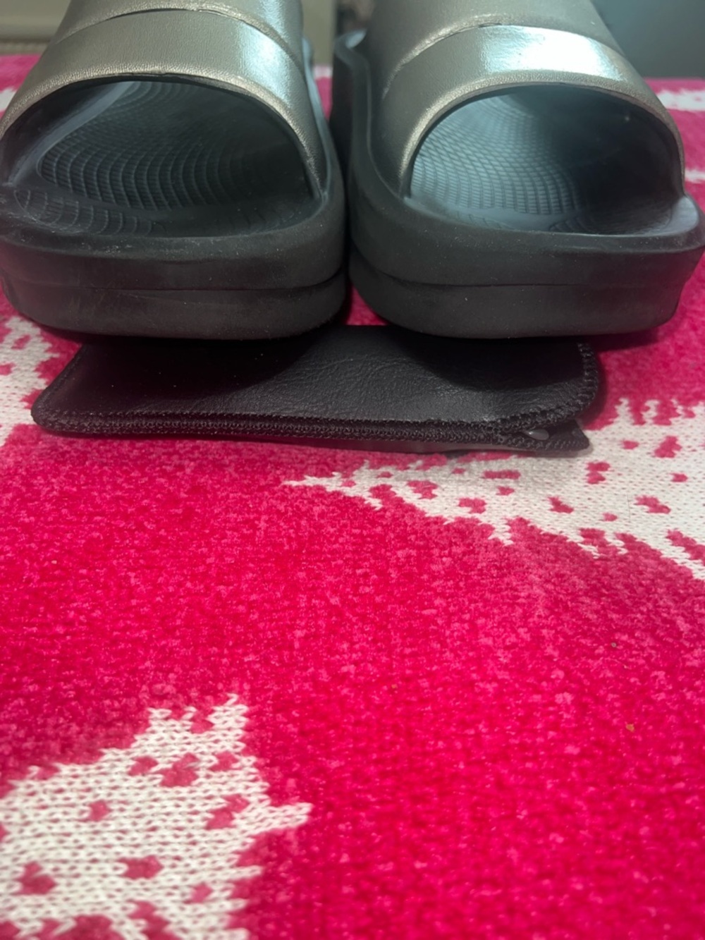 OOFOS OOmega OOahh Luxe Platform Recovery Slides- Metallic Silver - Picture 2 of 9